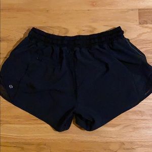 LULU SHORTS SIZE 8